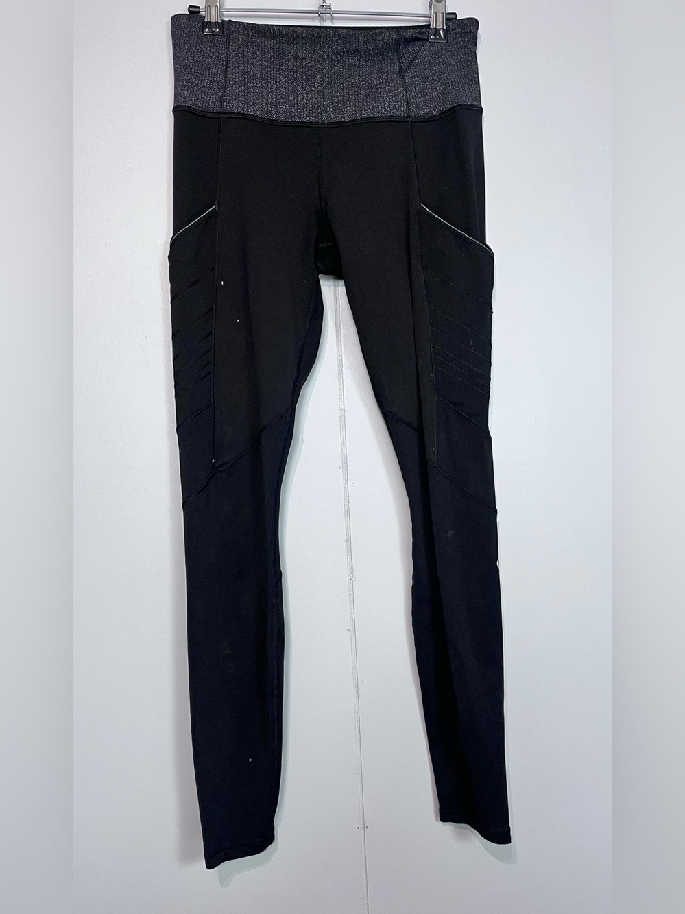 Lululemon Black & Grey High Rise Leggings | Side Pockets | Zip Waist Pocket